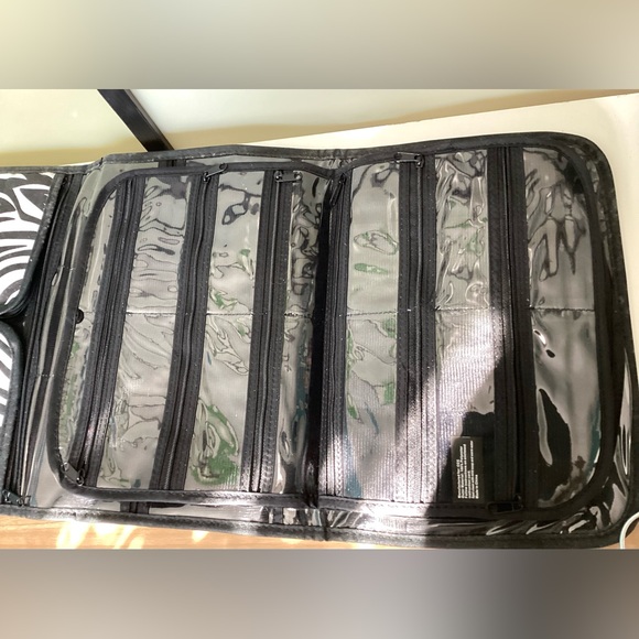 NEW Prezerve big trifold jewelry travel organizer 12”x9”, 30 compartments - Picture 5 of 7